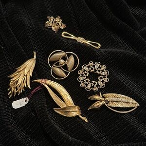 Vintage Gold-Tone Women’s Brooch Collection - Elegant Floral & Leaf Pins
